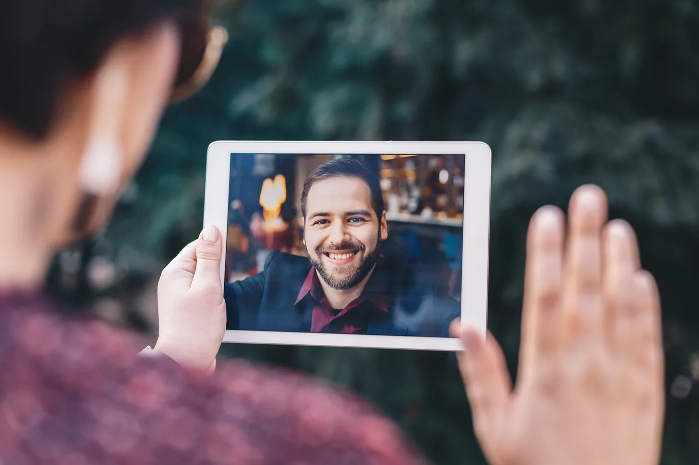 Ways for Introverts to Keep Long-Distance Besties Close